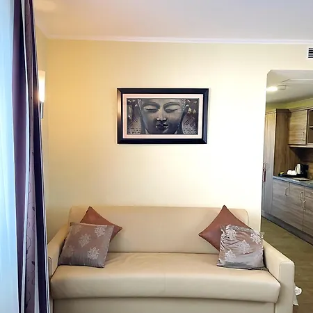 Naam & Frankfurt City-messe Airport Hotel 3*