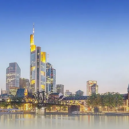 ホテル Naam & Frankfurt City-messe Airport 3*