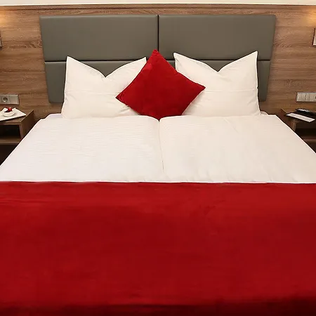 Naam & Frankfurt City-messe Airport 3*