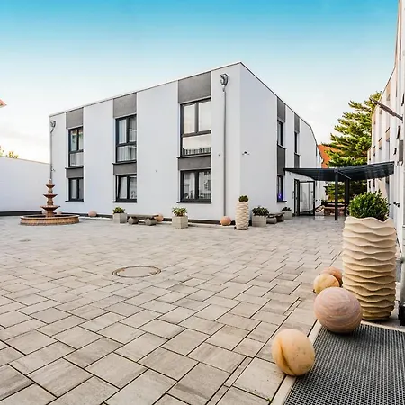 ホテル Naam & Frankfurt City-messe Airport 3*
