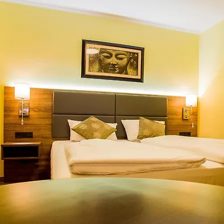 Naam & Frankfurt City-messe Airport 3*