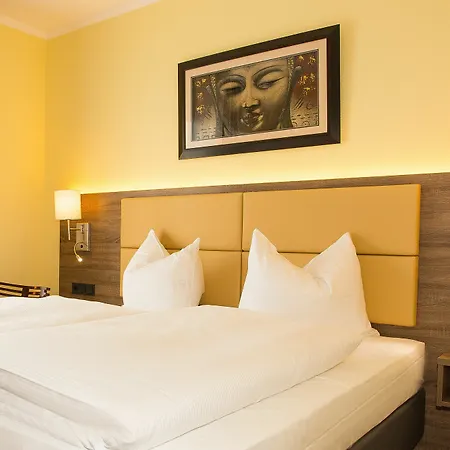 Naam & Frankfurt City-messe Airport Hotel 3*