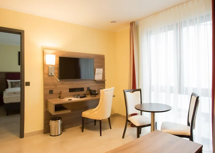 ホテル Naam & Frankfurt City-messe Airport 3*