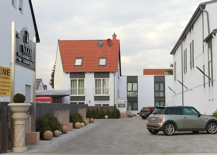 Naam & Frankfurt City-messe Airport ホテル 3*