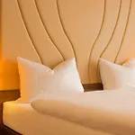 Naam & Frankfurt City-messe Airport Hotel