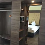 Naam & Frankfurt City-messe Airport Hotel
