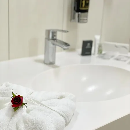 Naam & Frankfurt City-messe Airport Hotel 3*