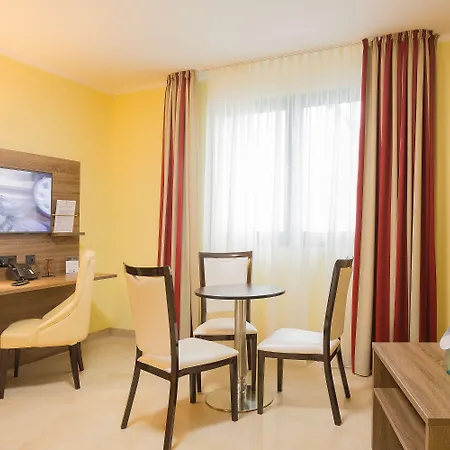 Hotel Naam & Frankfurt City-messe Airport 3*