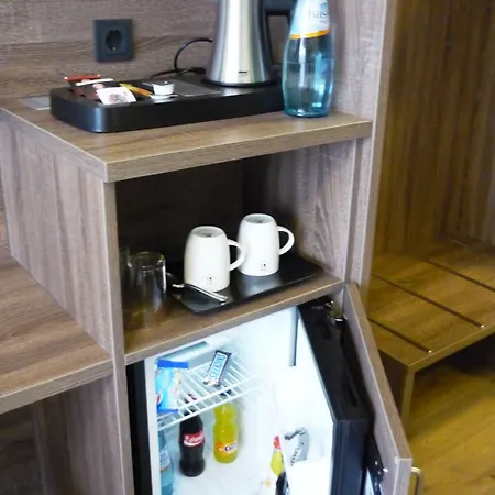 Naam & Frankfurt City-messe Airport 3*