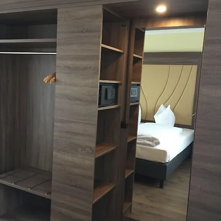 Naam & Frankfurt City-messe Airport Hotel