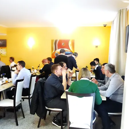 Ξενοδοχείο Naam & Frankfurt City-messe Airport 3*