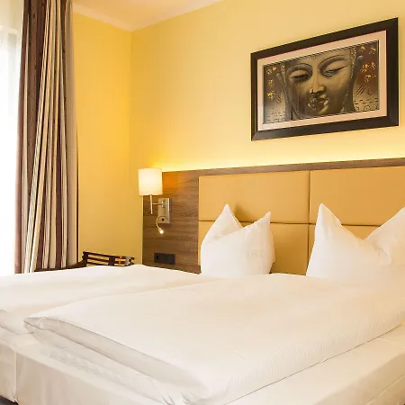 Naam & Frankfurt City-messe Airport 3*