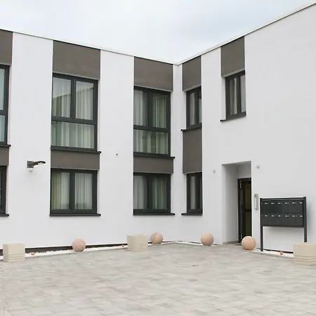 Hotel Naam & Frankfurt City-messe Airport 3*