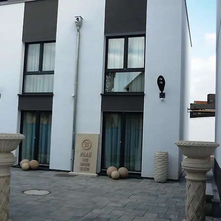 Naam & Frankfurt City-messe Airport Hotel 3*