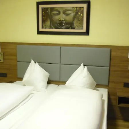 Naam & Frankfurt City-messe Airport 3*