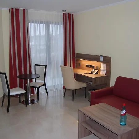 Naam & Frankfurt City-messe Airport Hotel 3*