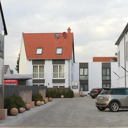 Naam & Frankfurt City-messe Airport Szálloda 3*