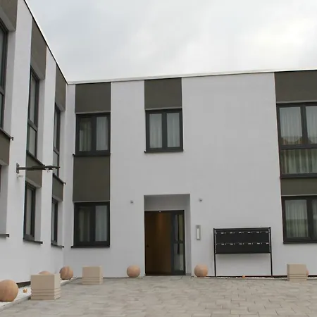 Hotel Naam & Frankfurt City-messe Airport