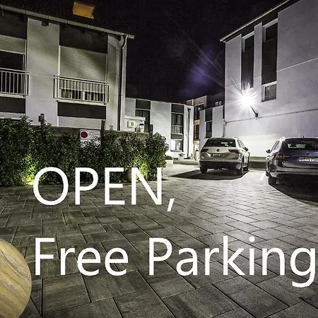 Naam & Frankfurt City-messe Airport