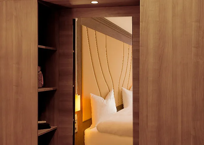 Naam & Frankfurt City-messe Airport 3*