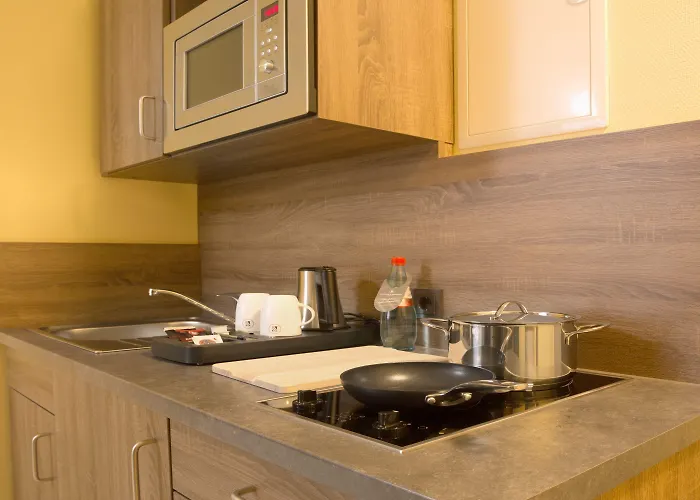 Hotel Naam & Frankfurt City-messe Airport 3*