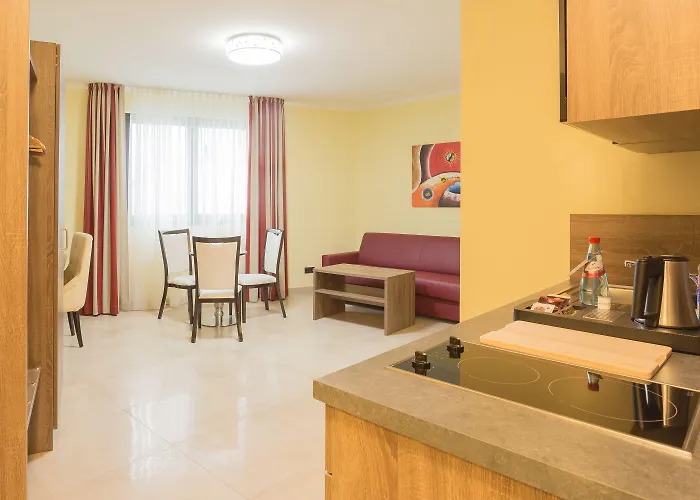 Hotel Naam & Frankfurt City-messe Airport 3*