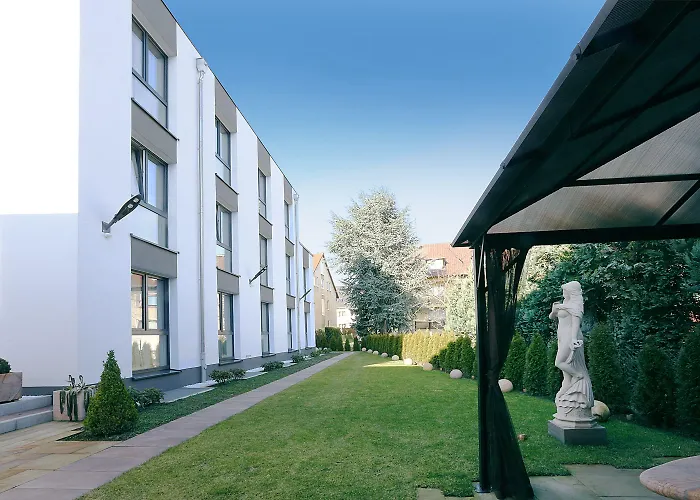 Naam & Frankfurt City-messe Airport 3*