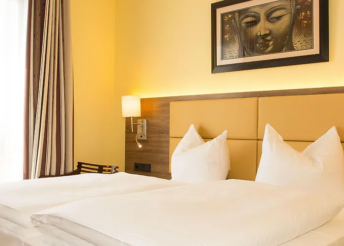 Naam & Frankfurt City-messe Airport 3*