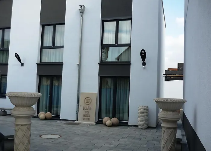 Naam & Frankfurt City-messe Airport Hotel 3*