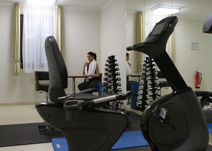 Naam & Frankfurt City-messe Airport 3*