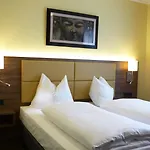 Hotel Naam & Frankfurt City-messe Airport 3*