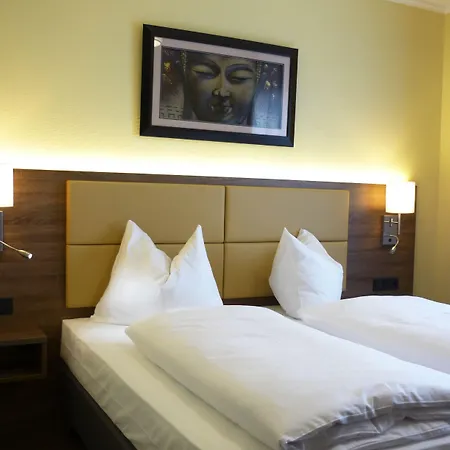 Hotel Naam & Frankfurt City-messe Airport 3*