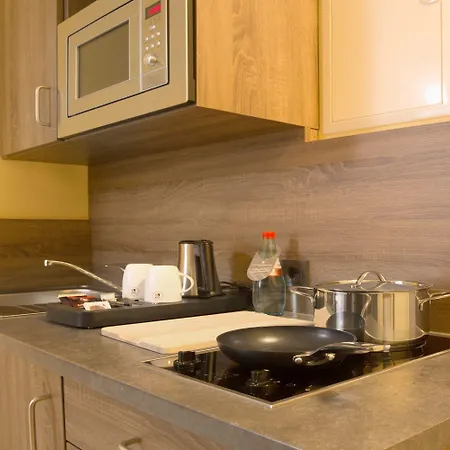 Otel Naam & Frankfurt City-messe Airport 3*