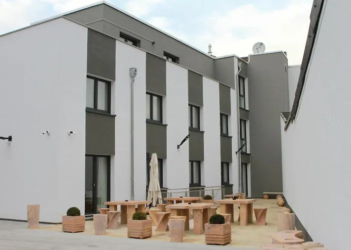 Hotel Naam & Frankfurt City-messe Airport 3*